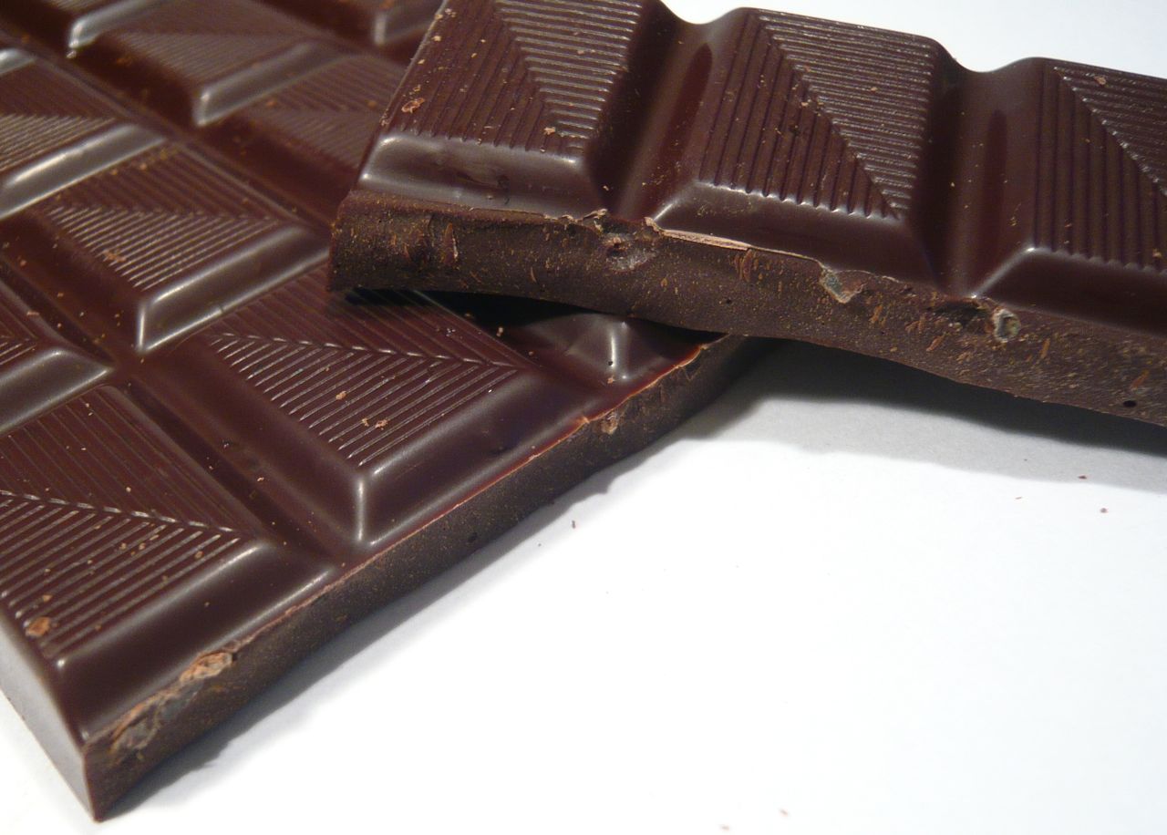 Ну шоколадку. Баварский шоколад плиточный. Шоколадная плитка Жигулевская. Шоколадка плитка. Олька шоколада.